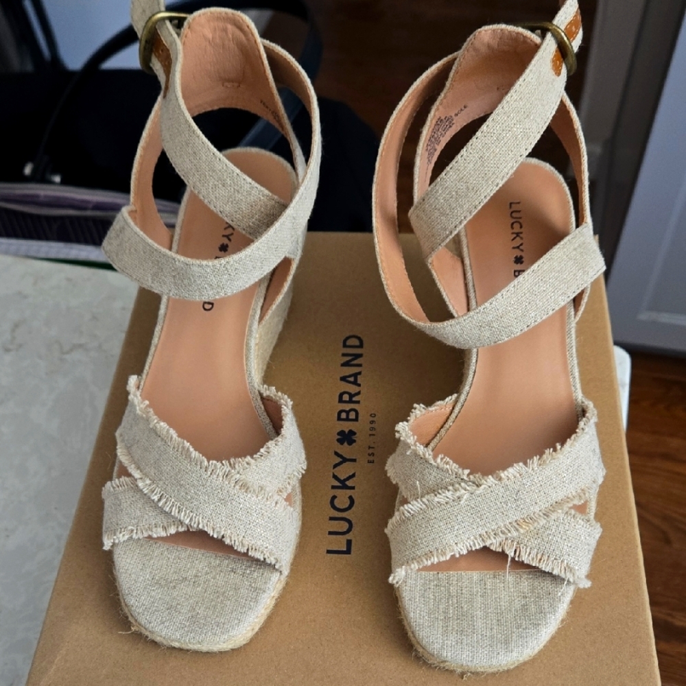 Lucky Brand Women's Tan Strappy Sandals